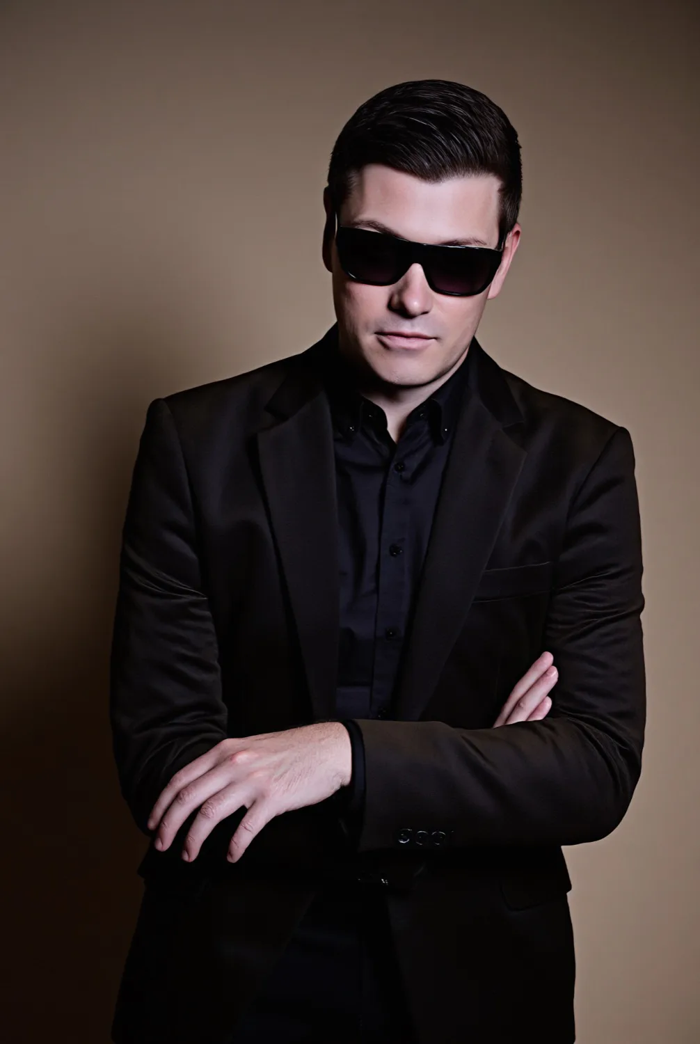 Elektrik Disko wearing a black suit and sunglasses